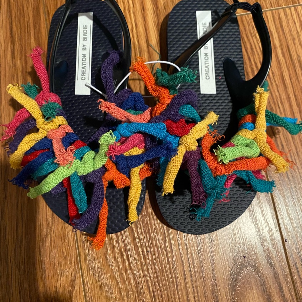 Girls toddler fashion pool flip flops .Now available in sizes 9,10, 11& 12
